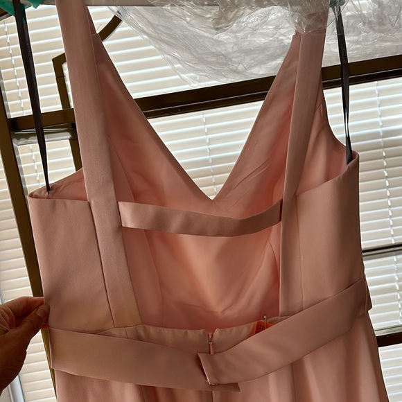 Vera Wang gown - Picture 3 of 9